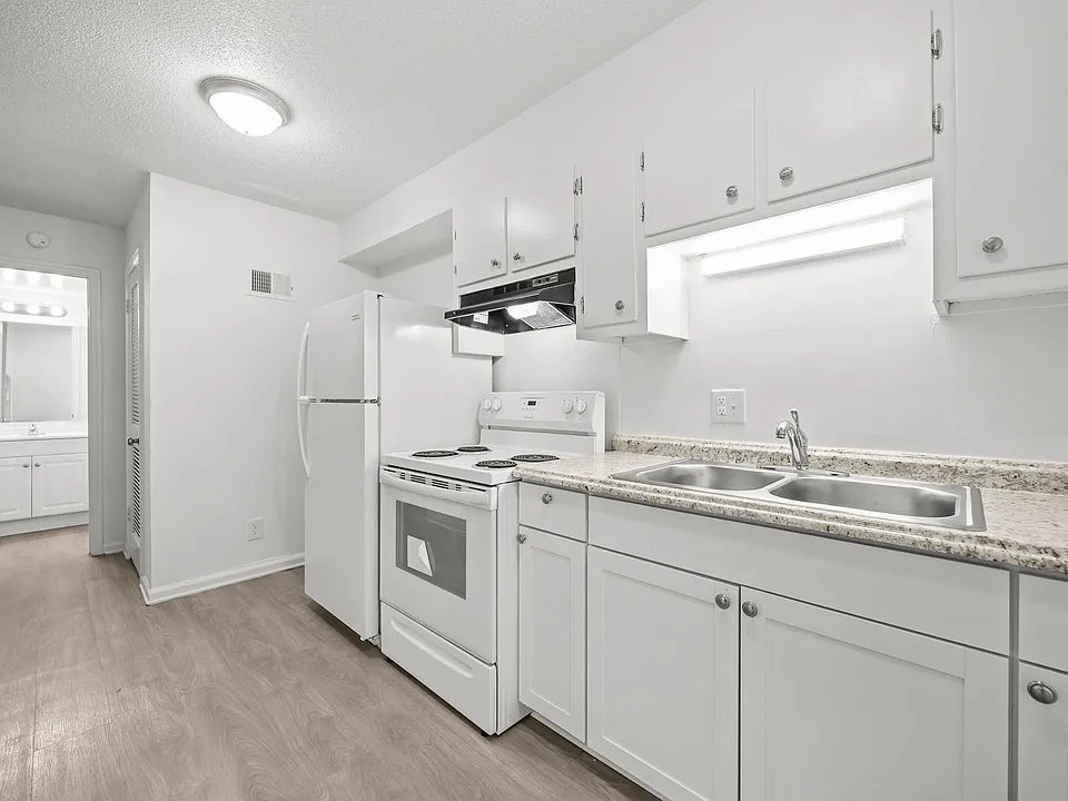 308 W Trinity Ave