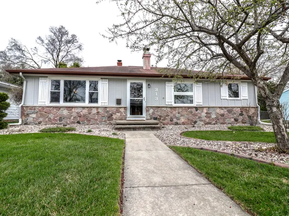 313 Quarry Ln, Neenah, WI 54956