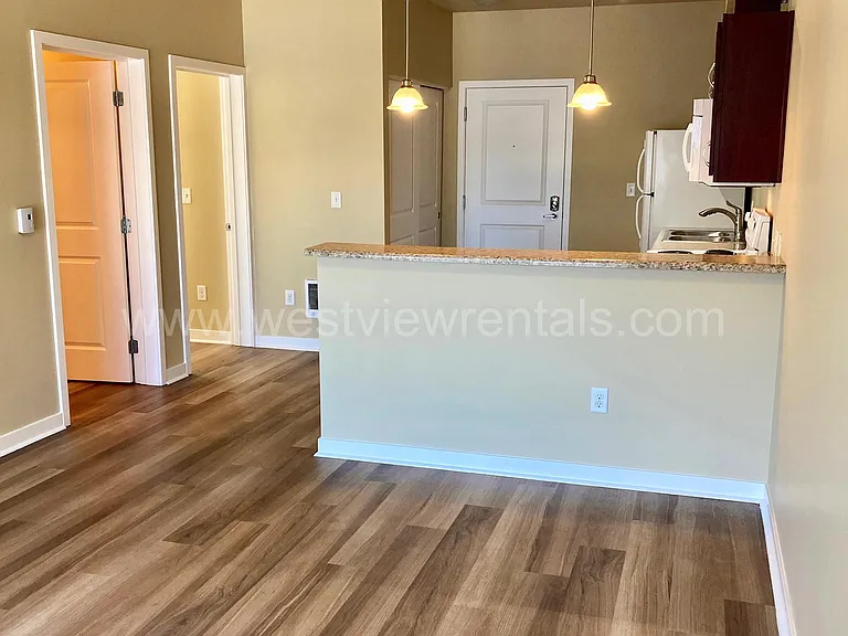 200 E Maple St — Photo 444