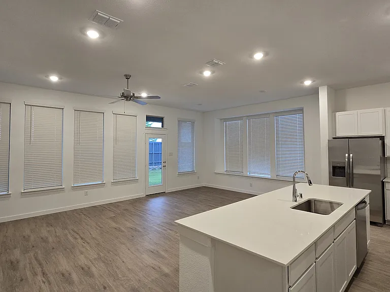 1333 Armitage Way — Photo 16