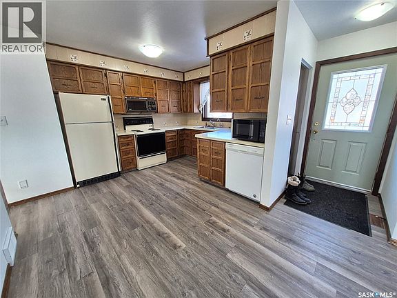 2nd image of 725 Shropshire Ave