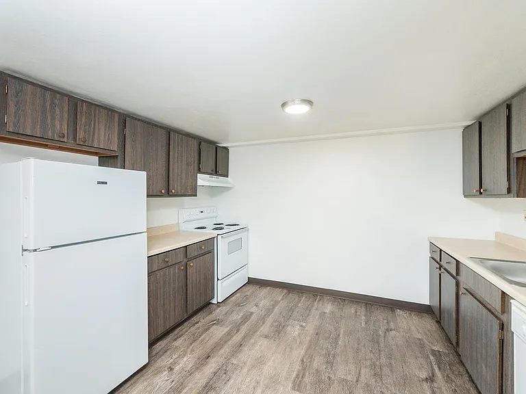Landmark Apartments — Photo 35