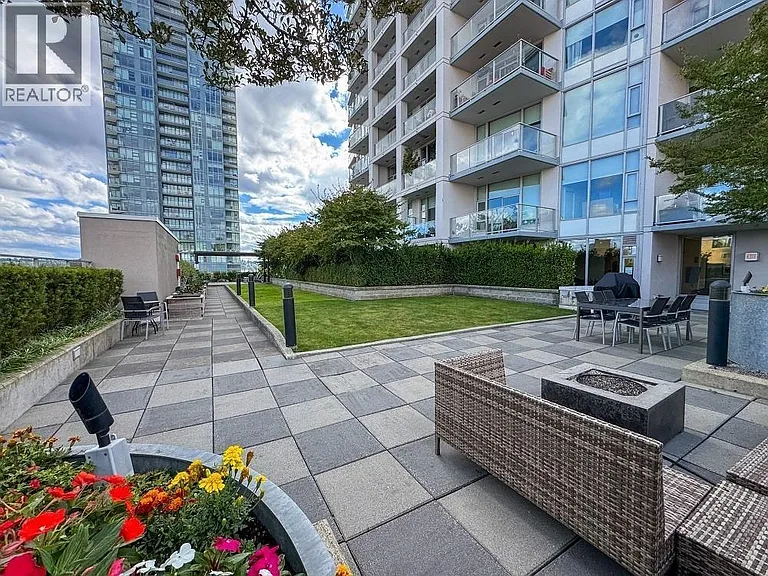 668 Columbia St #1011 — Photo 5