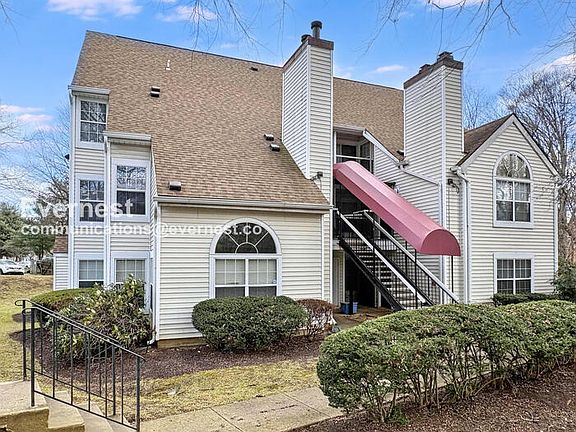 2nd image of 1011 Fallcrest Ct #202