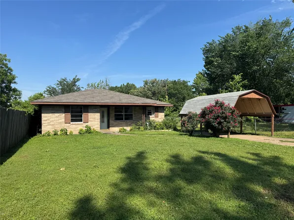 560 26th St SW, Paris, TX 75460