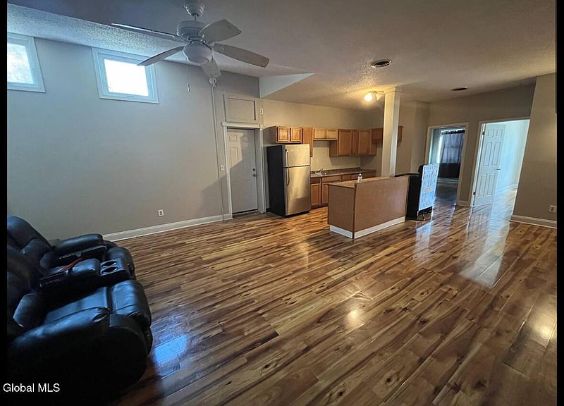 4th image of 1098-1100 Broadway