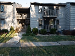 72 Sam Bonnell Dr #512, Clinton, NJ 08809