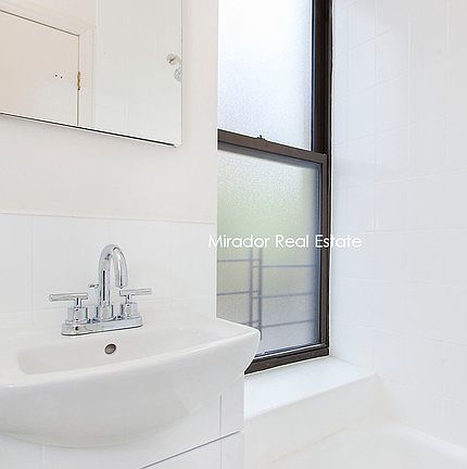 3rd image of 403 E 8th St APT 5