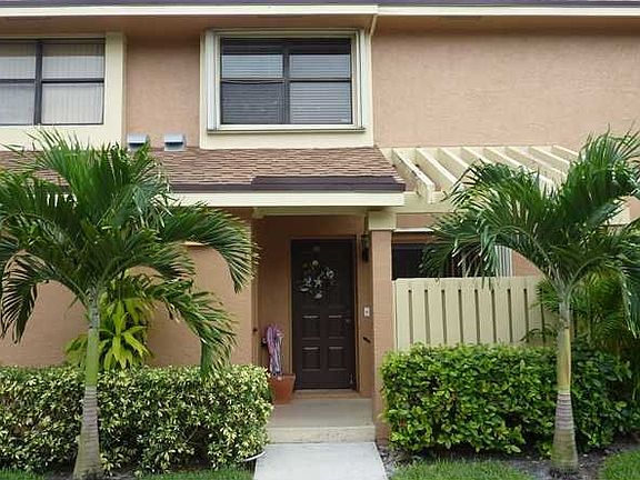 2nd image of 2600 Carambola Cir N