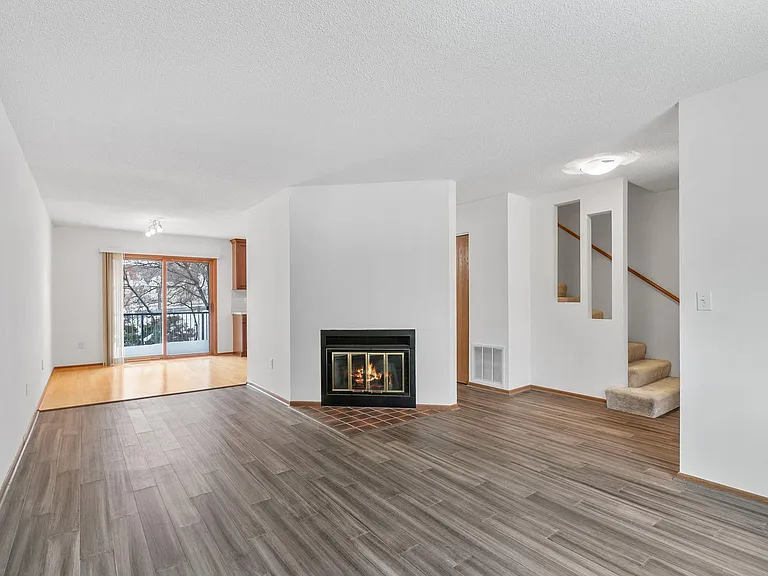 232 3rd Ave NE — Photo 4