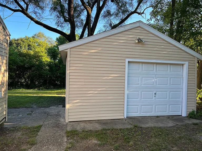 915 Shumway Ave — Photo 27