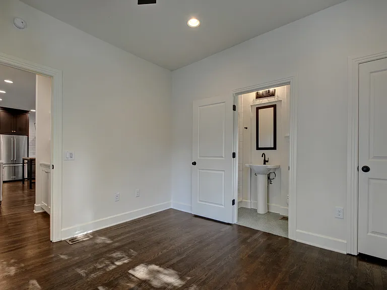 1208 W 22nd St — Photo 19