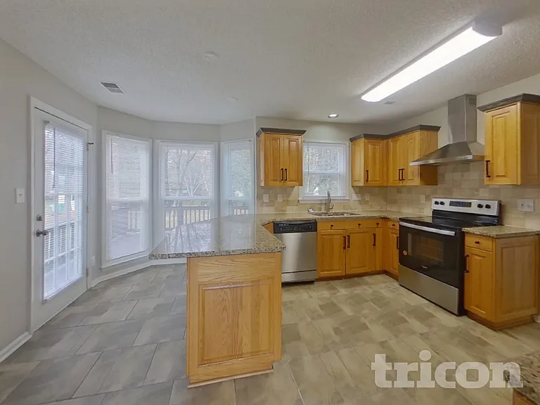 713 Trailing Rock Dr — Photo 5