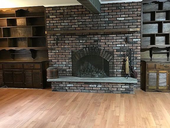 4th image of 36 Crest Hill Dr