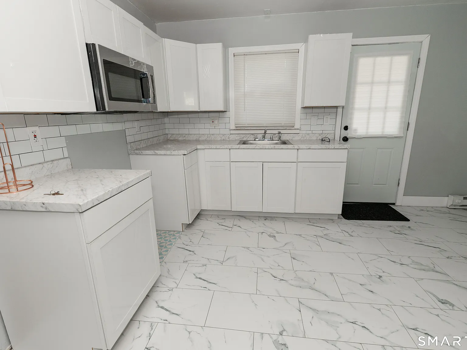 3 bed, 1.0 bath, 1960 sqft, $2,350 — Photo 2