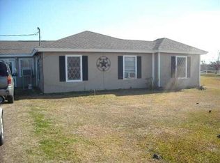 2223 Hayes Rd, Winnie, TX 77665