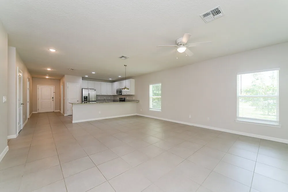 4 bed, 2.0 bath, 1661 sqft, $1,800 — Photo 4