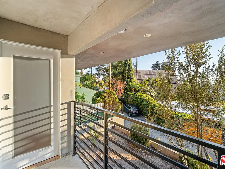 3921 Clayton Ave — Photo 37