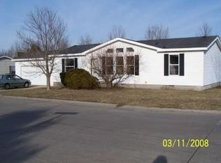 10902 Hunters Creek Dr, Lebanon, IL 62254