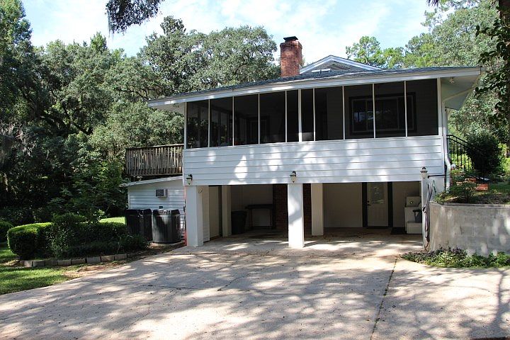 2nd image of 1515 Valley Rd