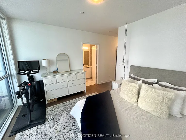30 Ordnance St #2402 — Photo 26