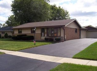 7101 Hanover St, Bridgeview, IL 60455