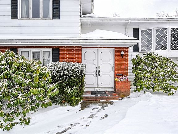 2nd image of 220 Mount Vernon St