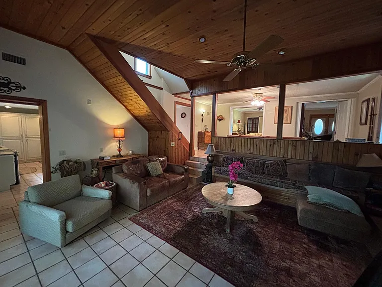 1827 Stanford Rd — Photo 7