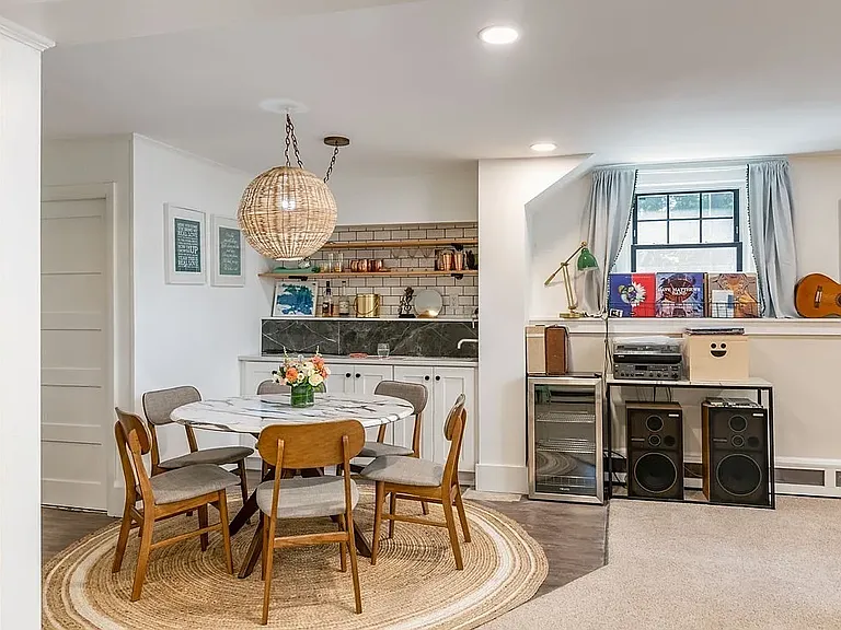 2 Hazelwood Dr — Photo 3