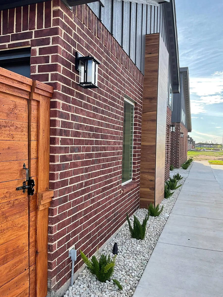Building Photo - 805 Hidden Hills St #4