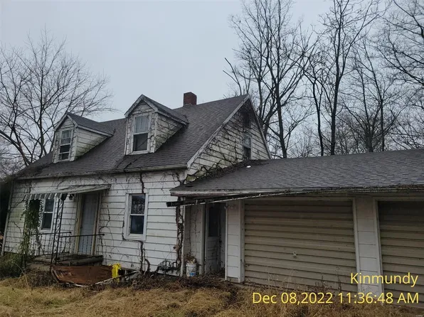 202 N Adams St, Kinmundy, IL 62854