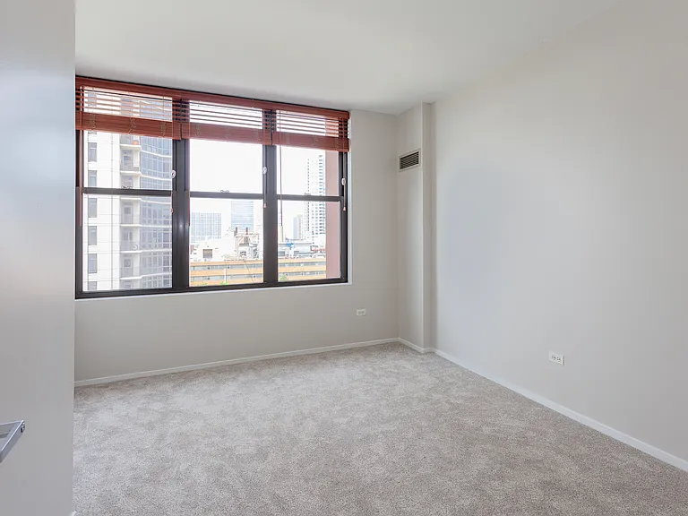 330 N Jefferson St #801 — Photo 15