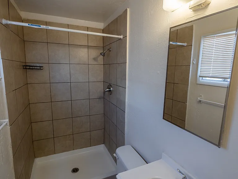 6528 W Windsor Ave — Photo 15