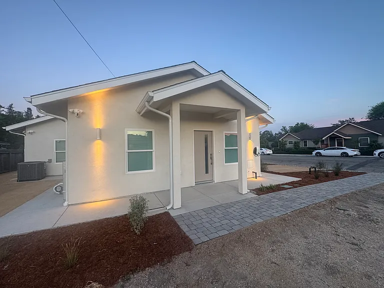 2205 Park St — Photo 1