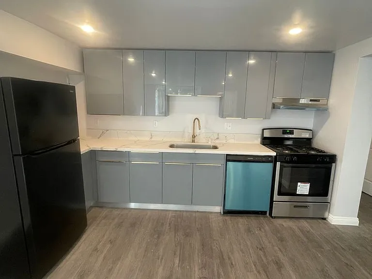 1019 N Hayworth Ave #11 — Photo 3