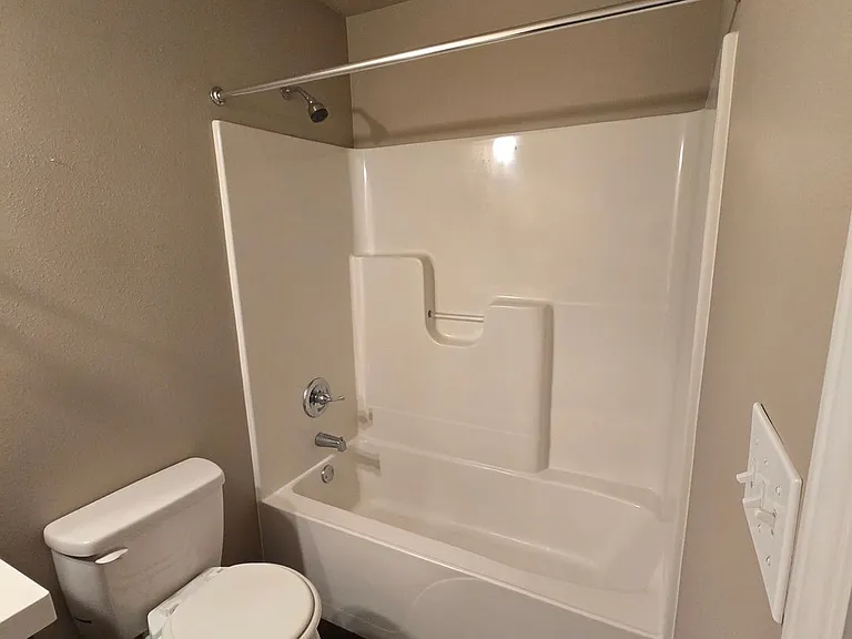 1423 McLain St #9 — Photo 9
