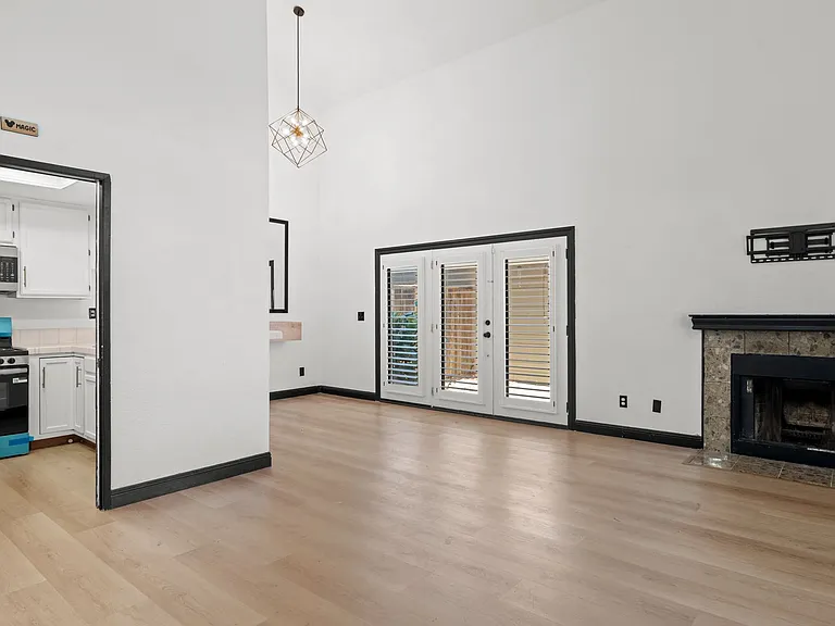 841 Northampton Ct — Photo 3