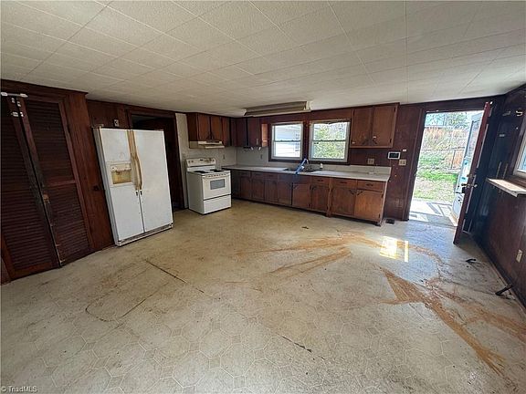 4th image of 6111 Appletree Ct