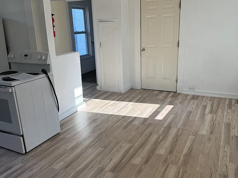 270 S Main St #3 — Photo 4