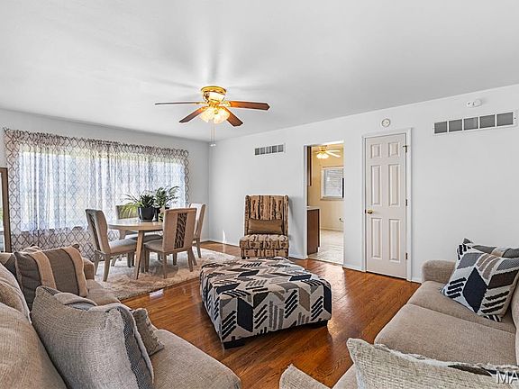 4th image of 704 Village Square Dr