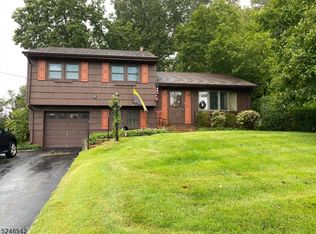 10 Stonehill Rd, Randolph, NJ 07869