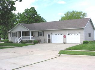 719 S 6th St, Osage, IA 50461