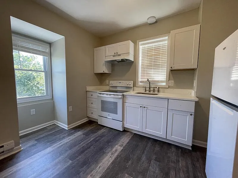 1 bed, 1.0 bath, 700 sqft, $995 — Photo 1