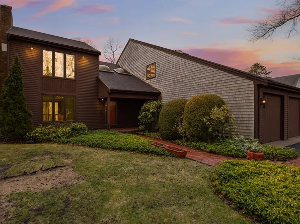 11 Menemsha Way, East Falmouth, MA 02536