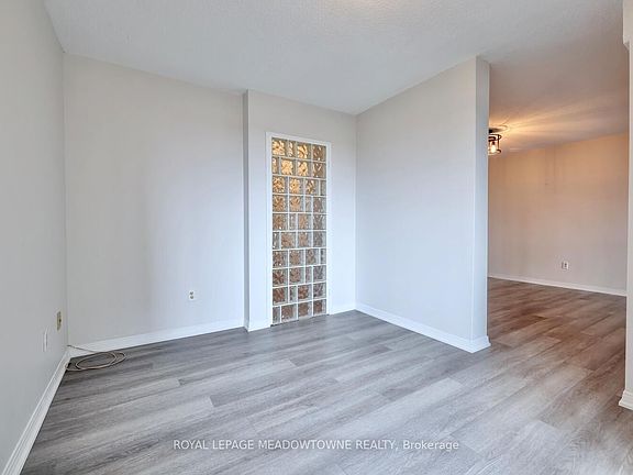 4th image of 1359 White Oaks Blvd #504
