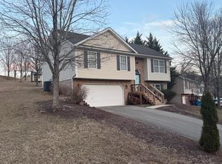 2421 Deerfield Ct SE, Roanoke, VA 24014