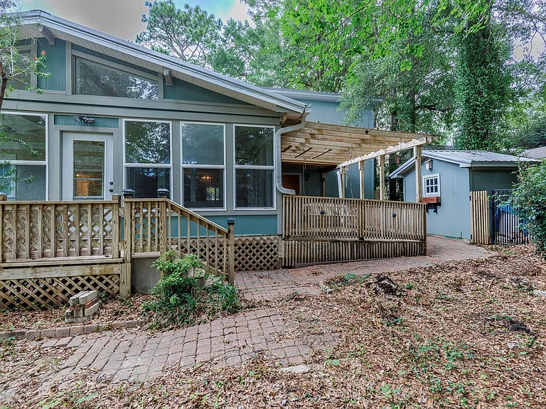 208 Pinecrest Ln — Photo 21