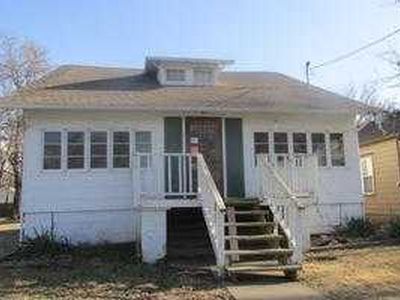 827 Pacific Ave, Osawatomie, KS, 66064