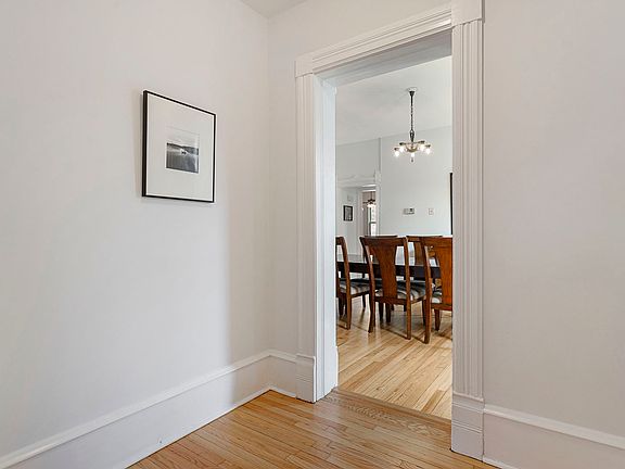 4th image of 518 N Lombard Ave