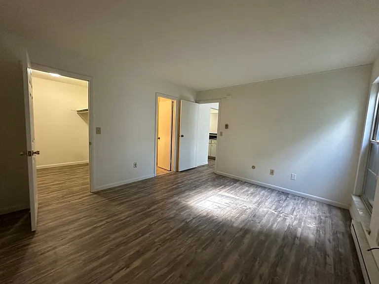 University Park Apartments near Cornell University — Photo 156